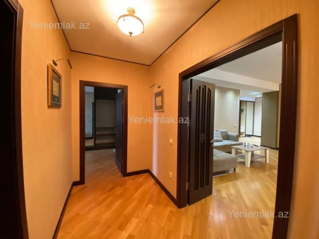 Satılır 4 otaqlı yeni tikili 185 m²