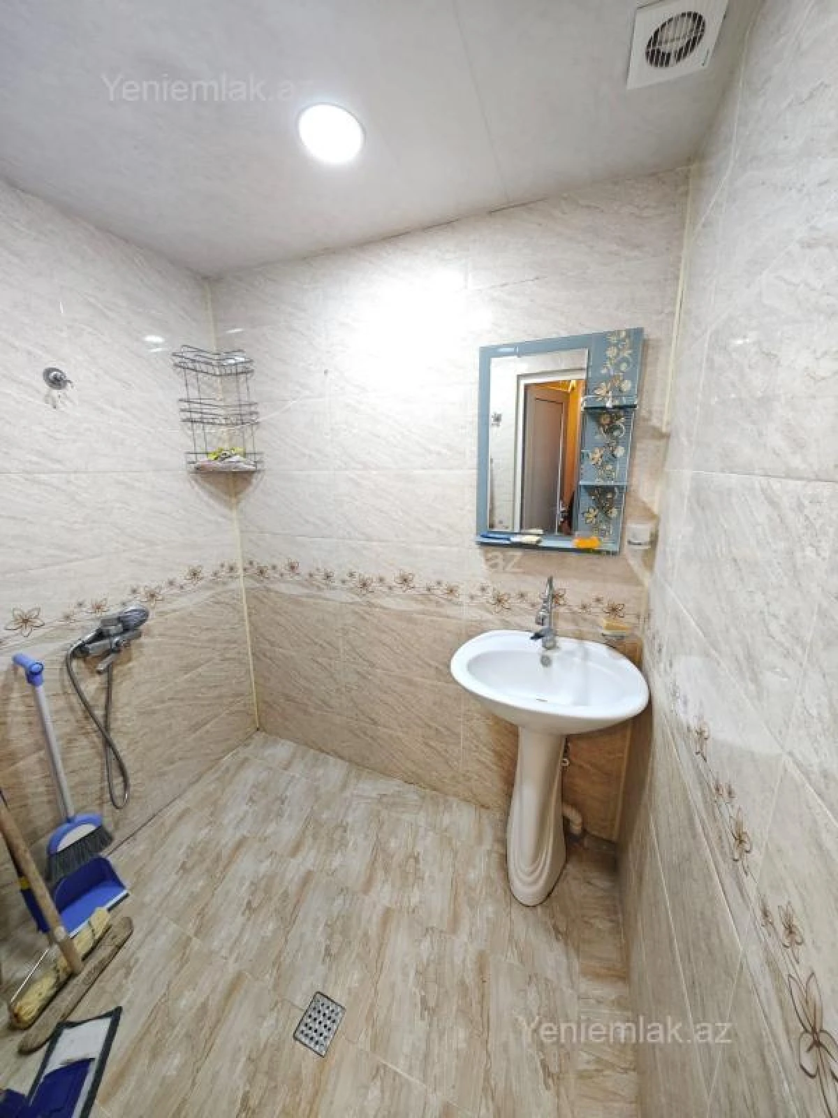 Satılır 2 otaqlı köhnə tikili 65 m²