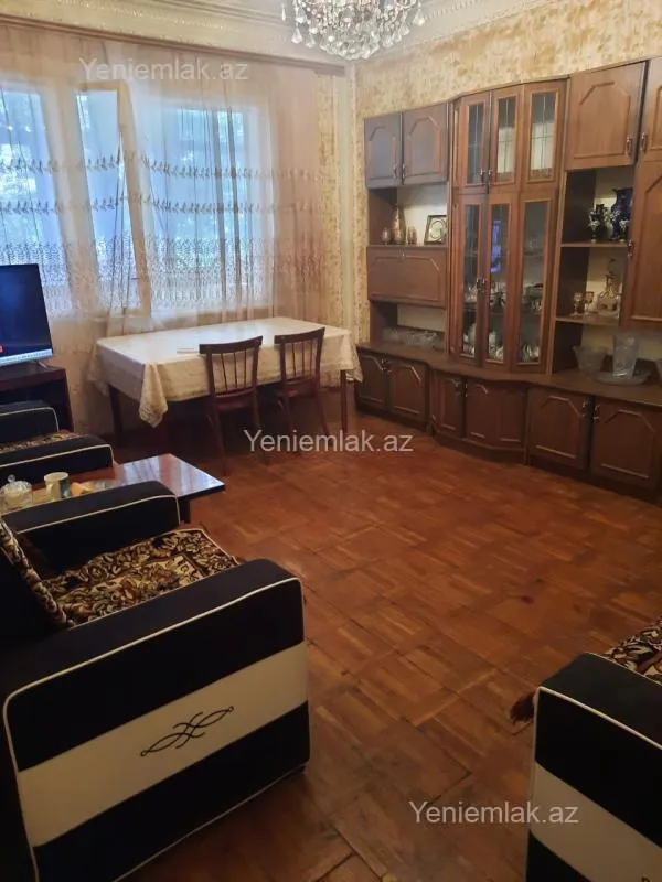 Satılır 4 otaqlı köhnə tikili 90 m²