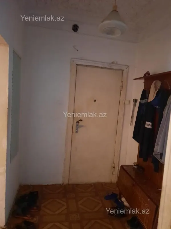 Satılır 4 otaqlı köhnə tikili 90 m²