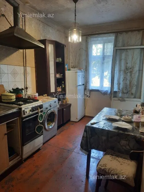 Satılır 4 otaqlı köhnə tikili 90 m²