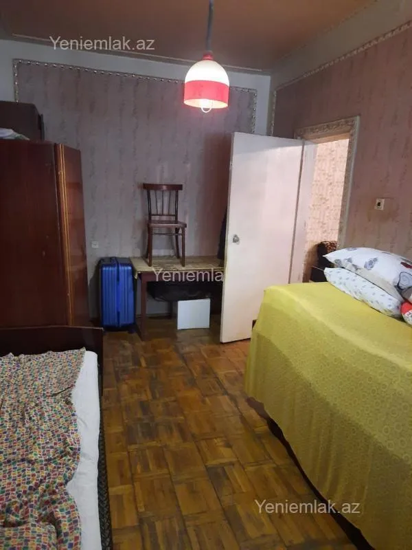 Satılır 4 otaqlı köhnə tikili 90 m²