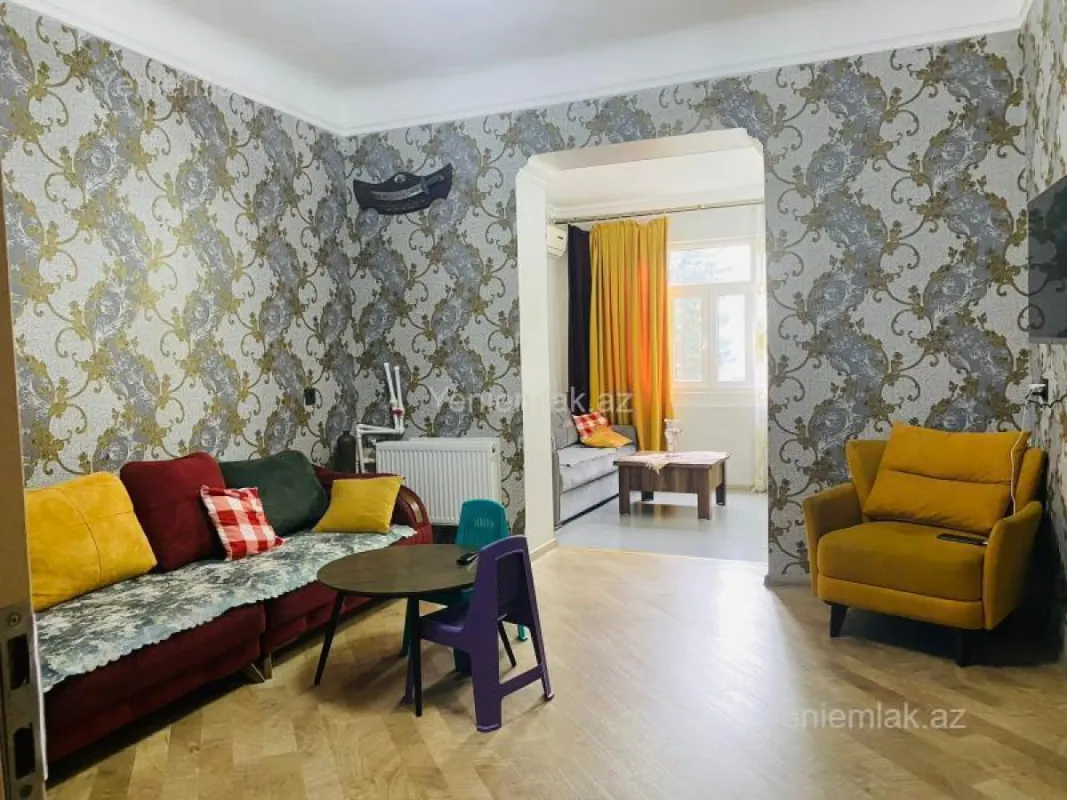 Satılır 3 otaqlı köhnə tikili 75 m²