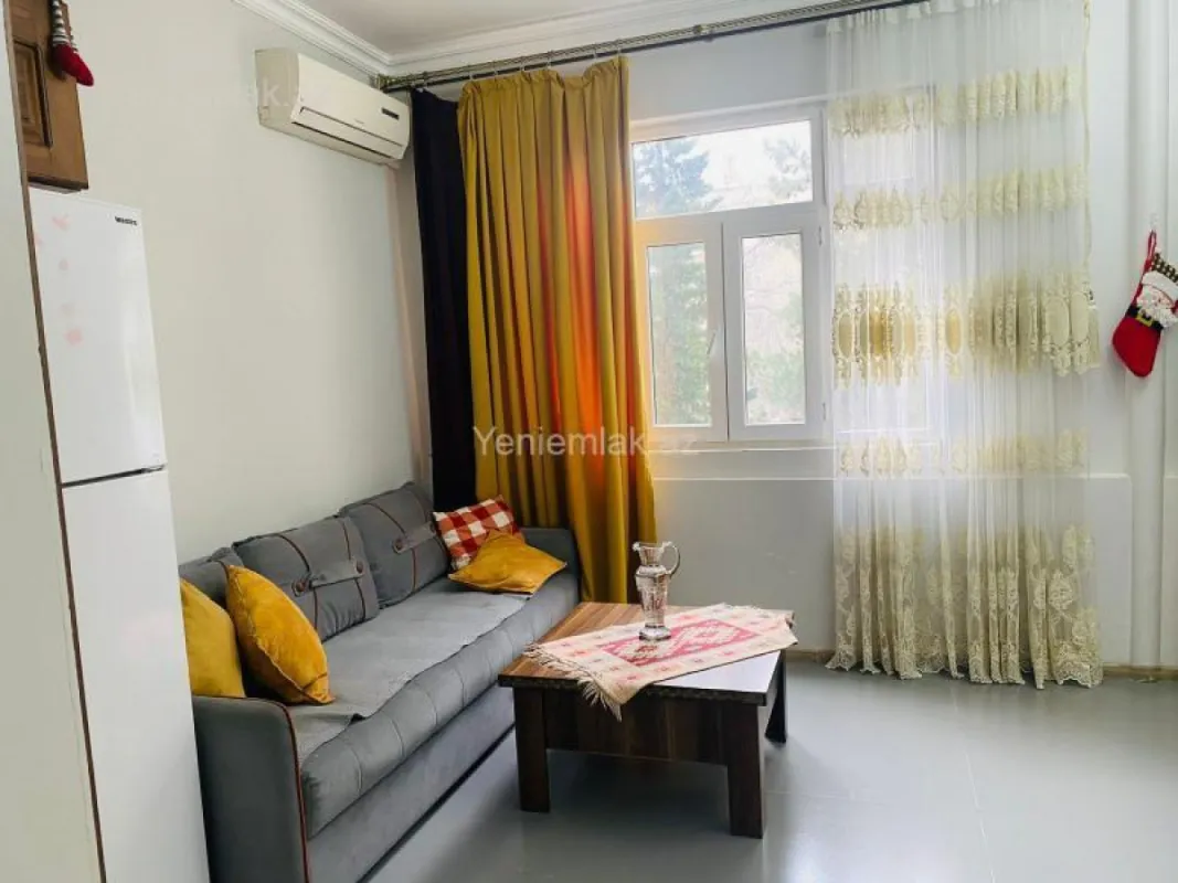 Satılır 3 otaqlı köhnə tikili 75 m²