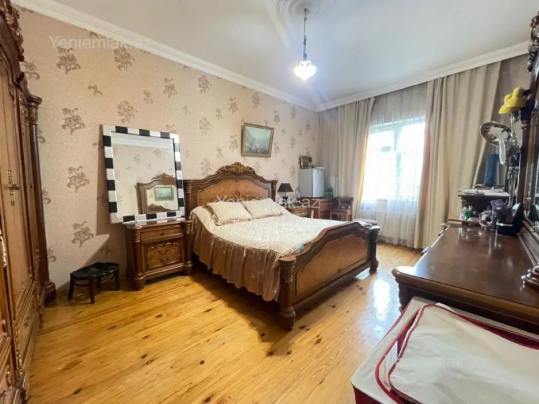 Satılır 6 otaqlı həyət evi 310 m²