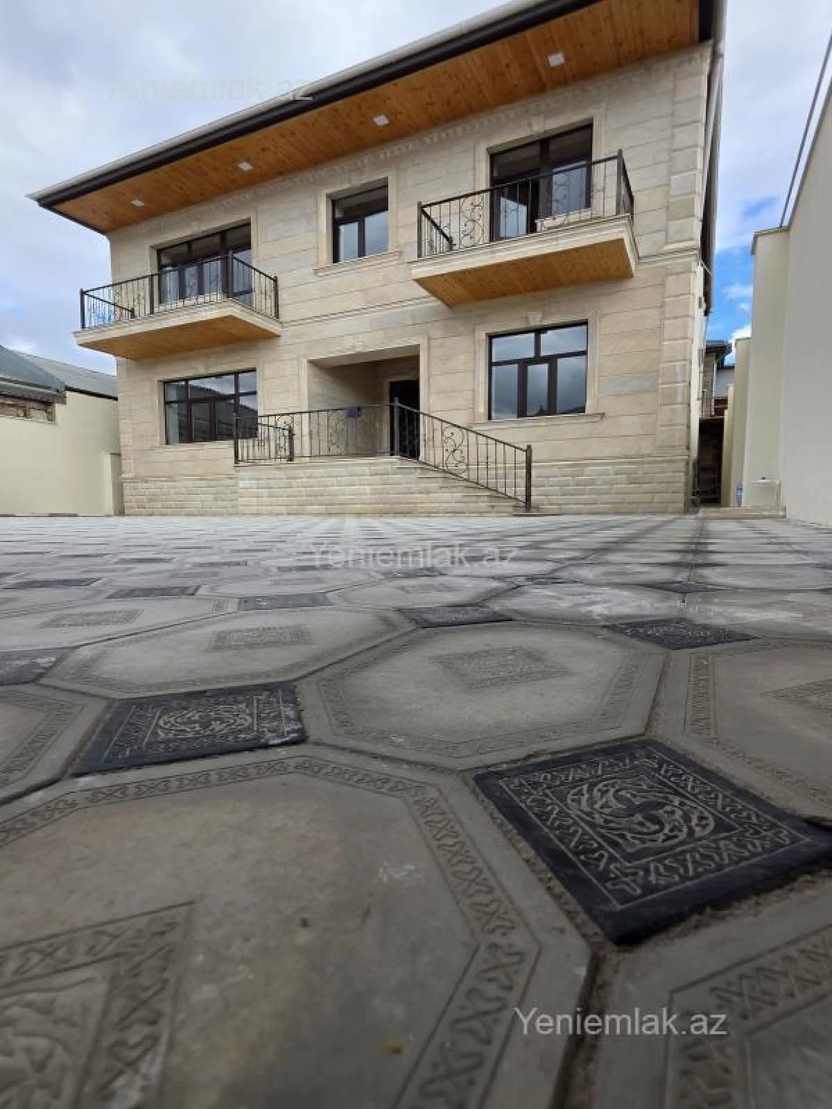 Satılır 6 otaqlı həyət evi 240 m²