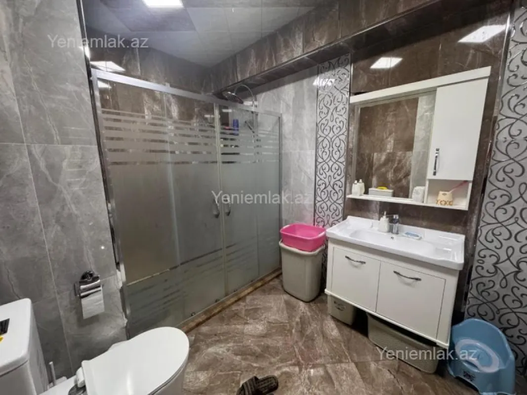 Satılır 3 otaqlı yeni tikili 135 m²