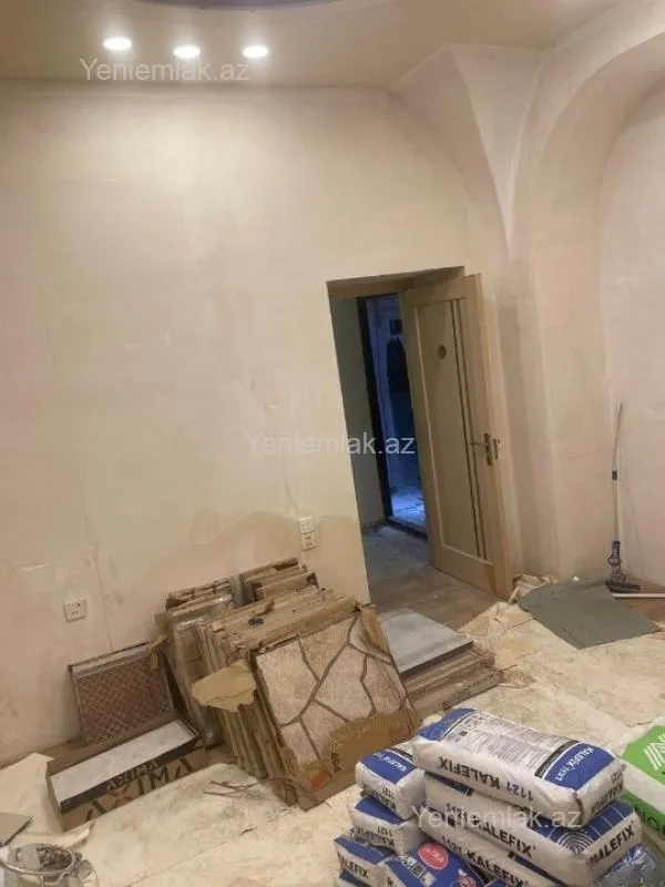 Satılır 2 otaqlı köhnə tikili 40 m²