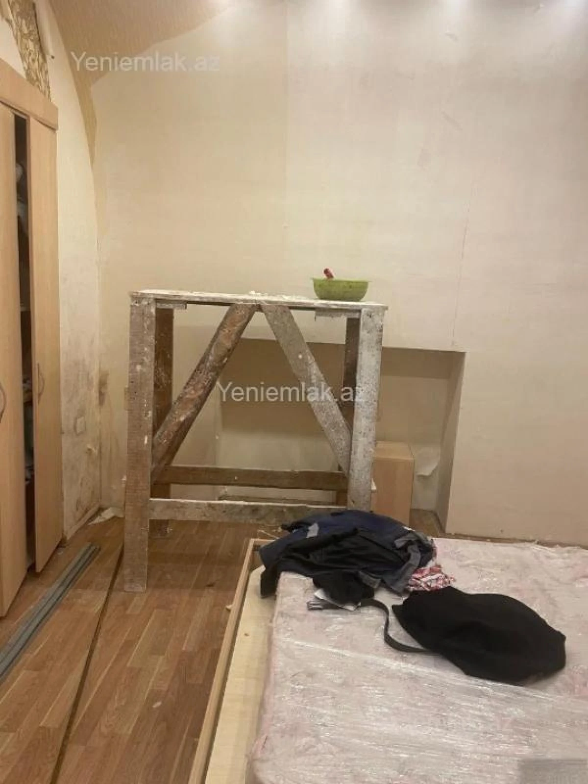 Satılır 2 otaqlı köhnə tikili 40 m²