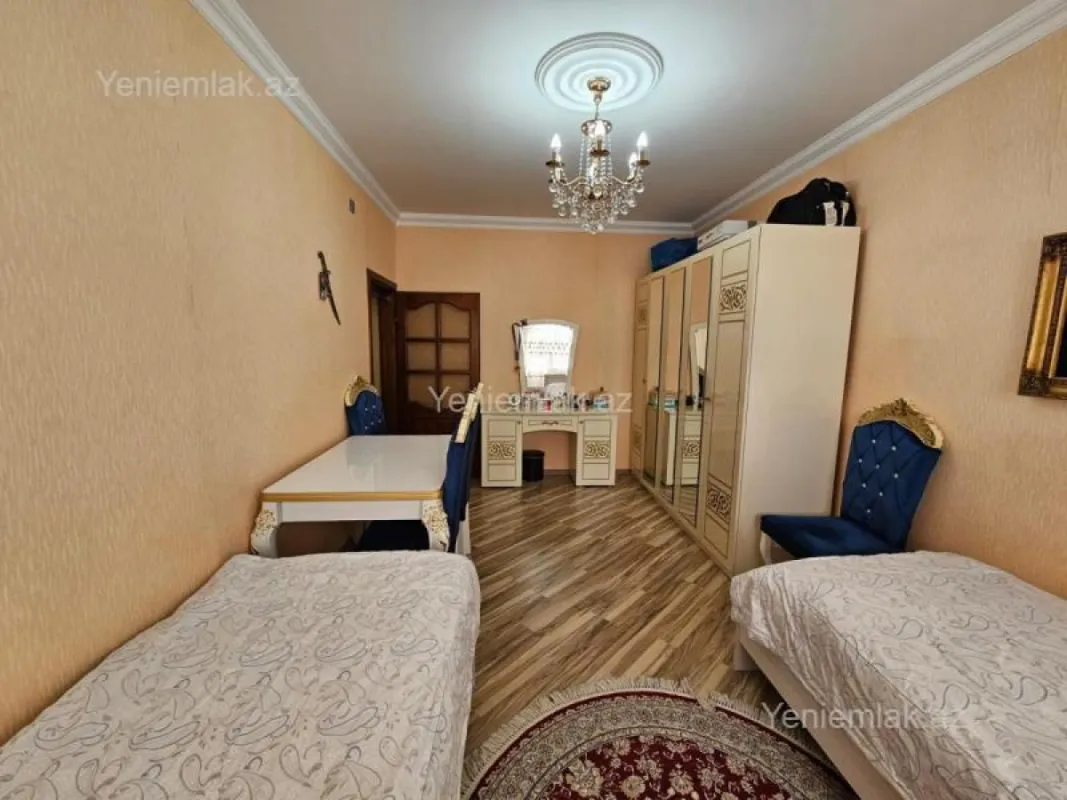 Satılır 5 otaqlı köhnə tikili 125 m²
