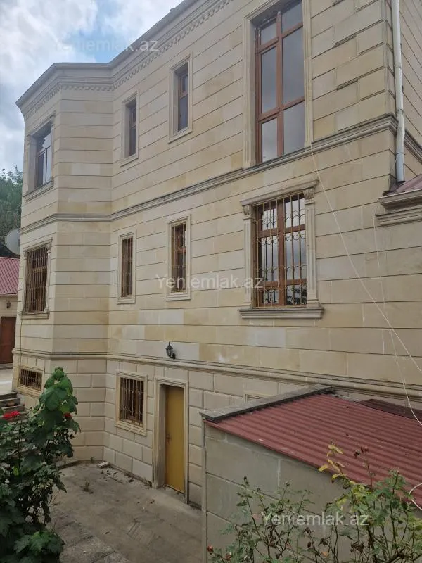 Satılır 7 otaqlı həyət evi 650 m²