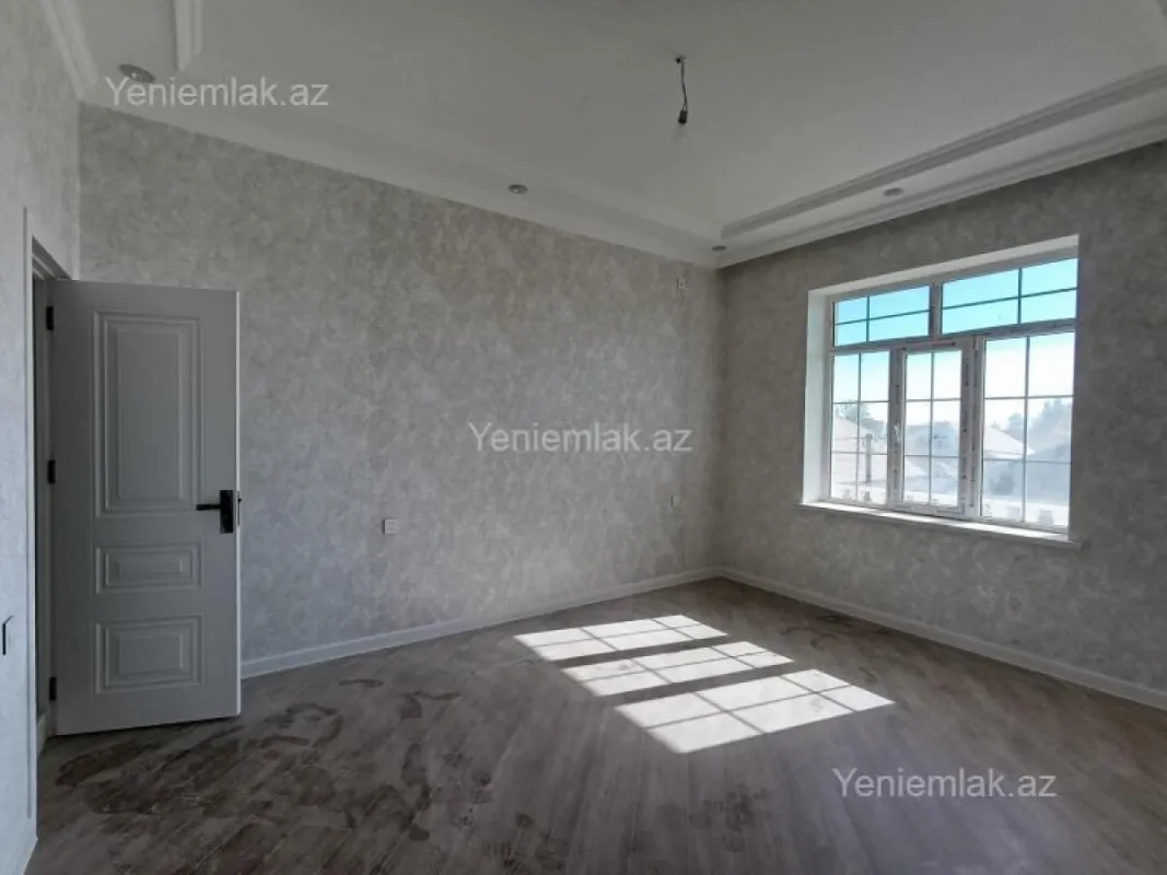Satılır 6 otaqlı həyət evi 240 m²