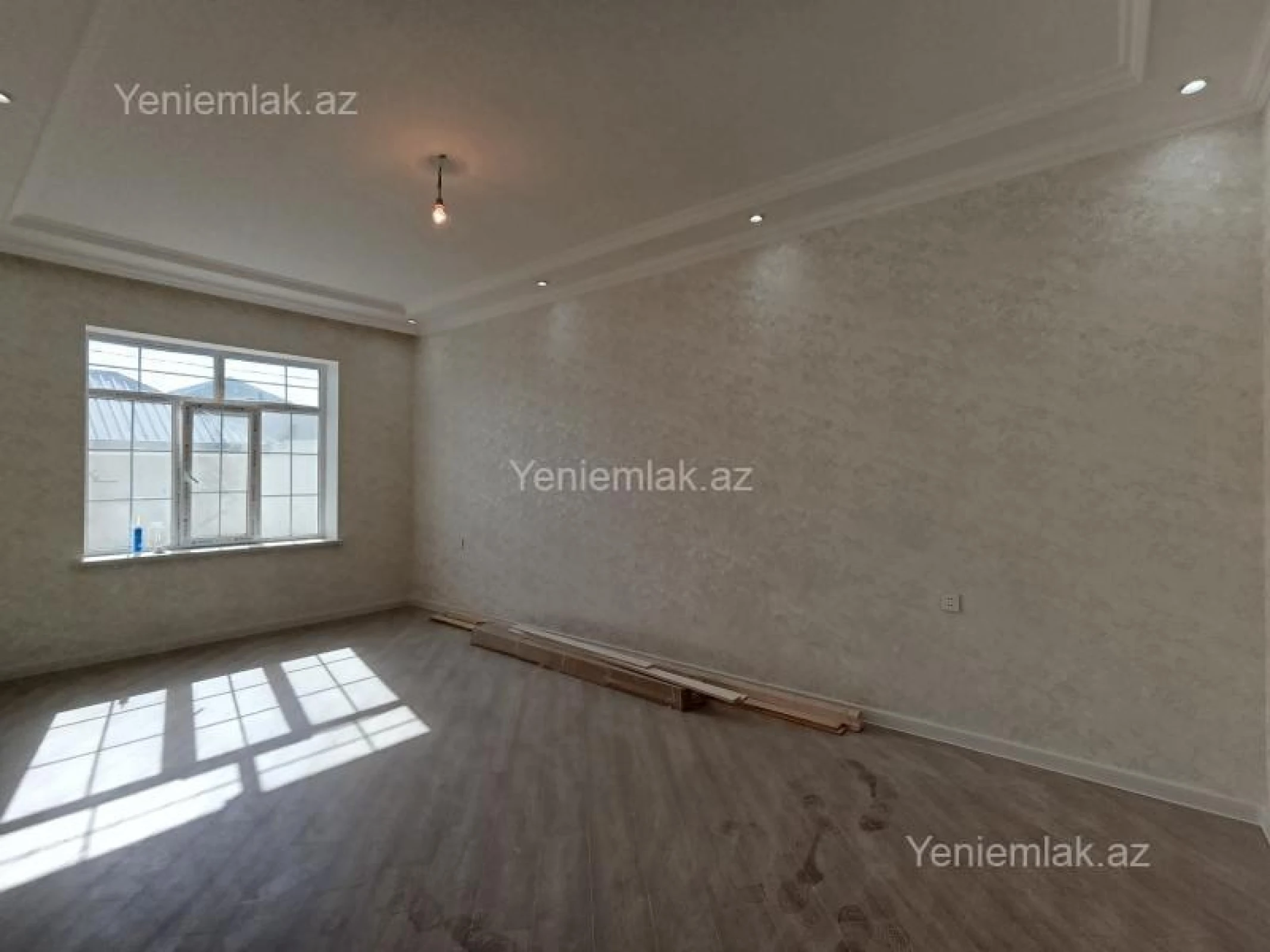 Satılır 6 otaqlı həyət evi 240 m²