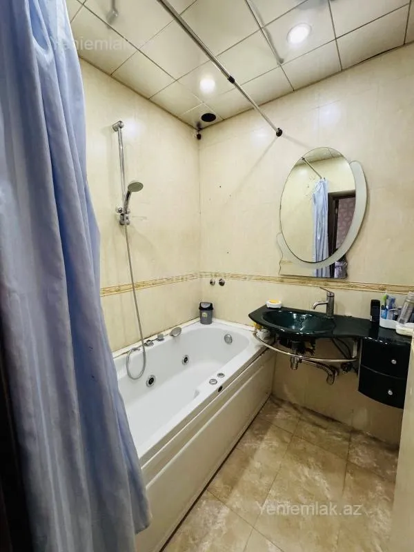 Satılır 3 otaqlı köhnə tikili 80 m²