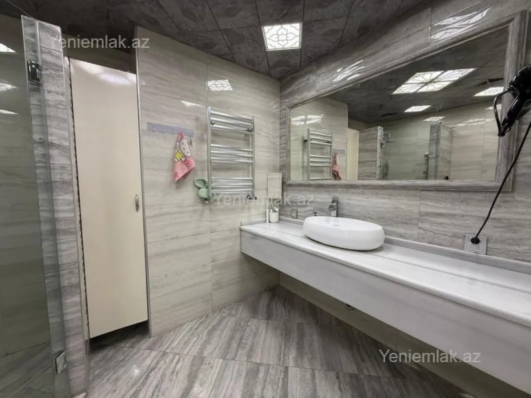 Satılır 3 otaqlı yeni tikili 150 m²