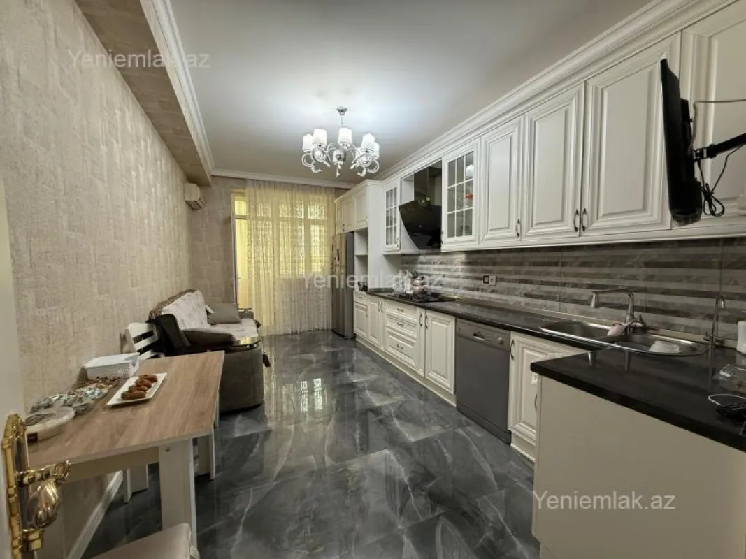 Satılır 3 otaqlı yeni tikili 150 m²