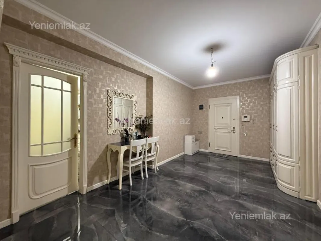 Satılır 3 otaqlı yeni tikili 150 m²