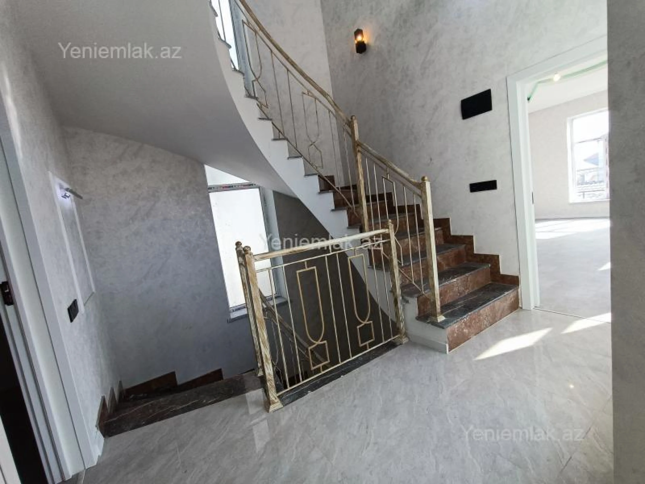 Satılır 4 otaqlı həyət evi 210 m²