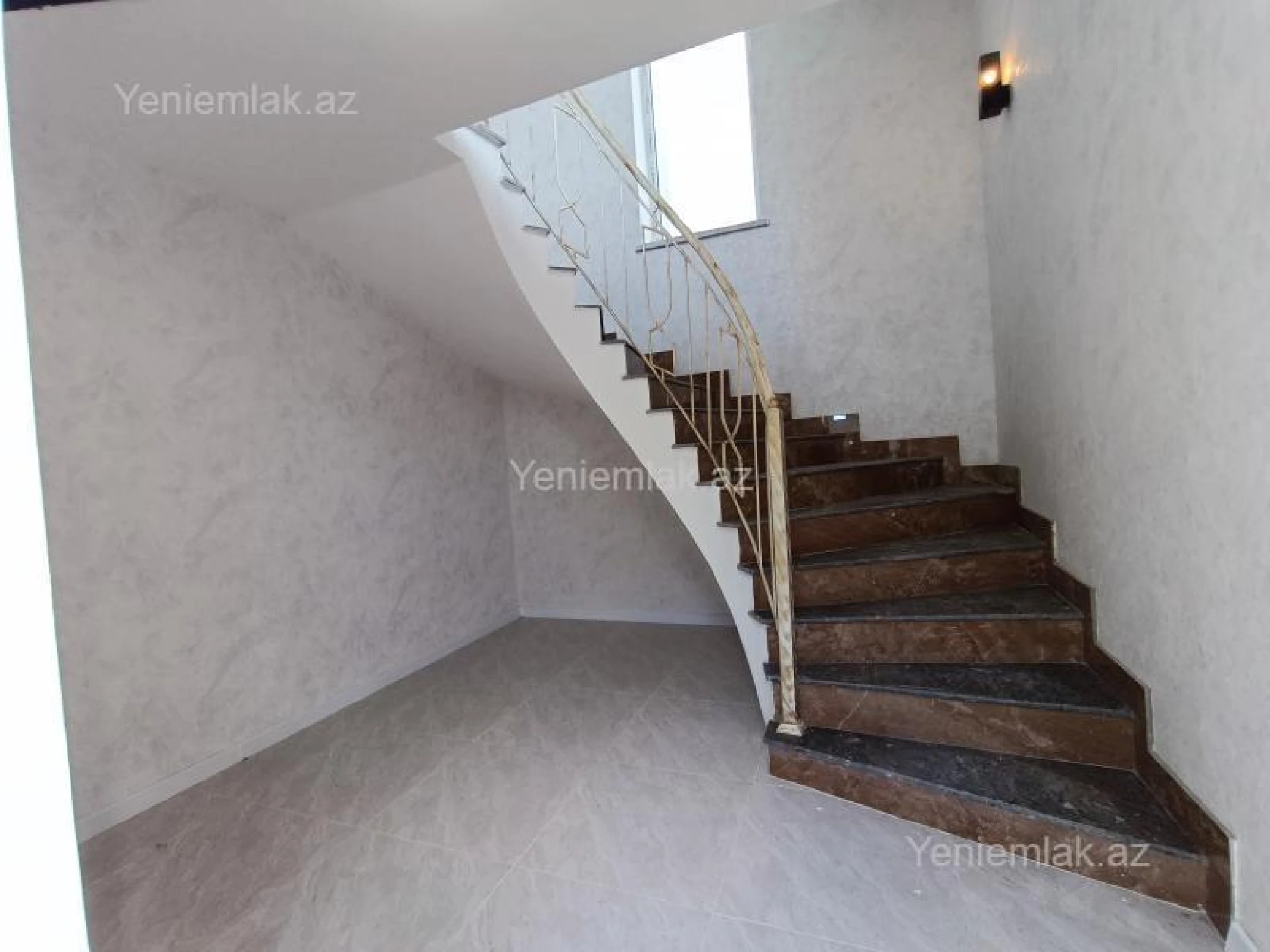 Satılır 4 otaqlı həyət evi 210 m²