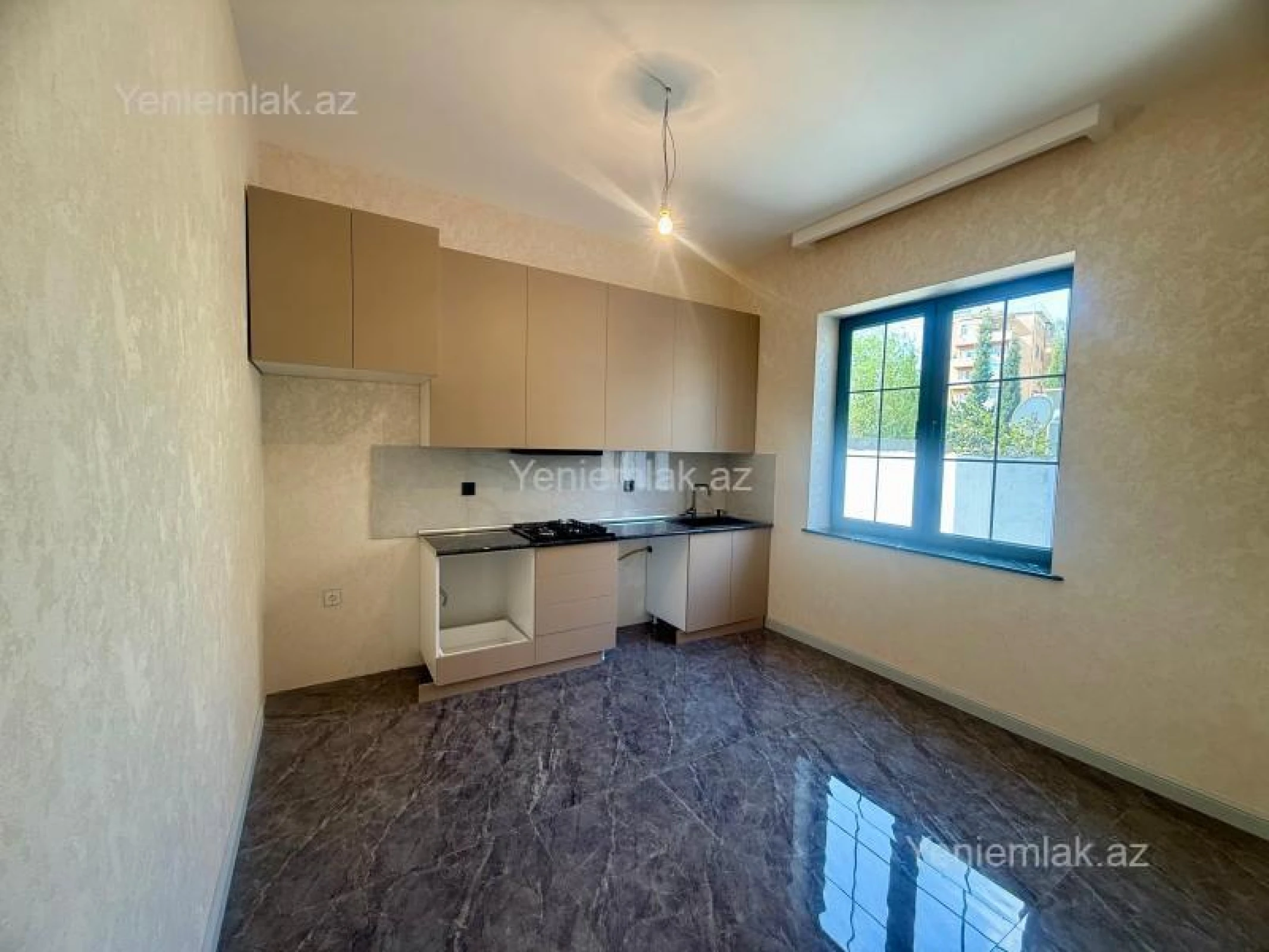 Satılır 5 otaqlı həyət evi 220 m²