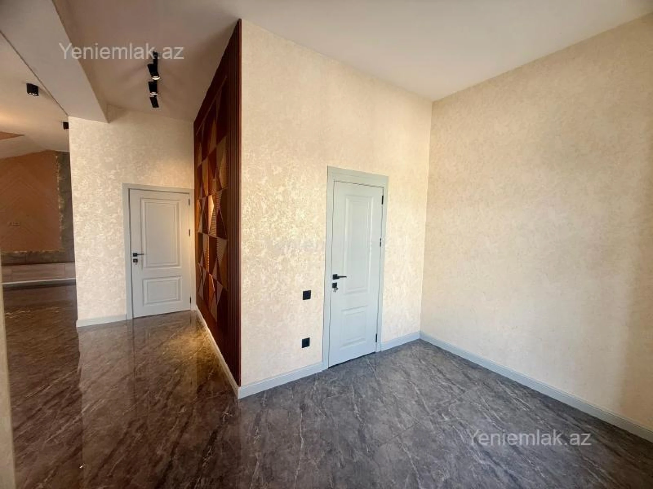 Satılır 5 otaqlı həyət evi 220 m²