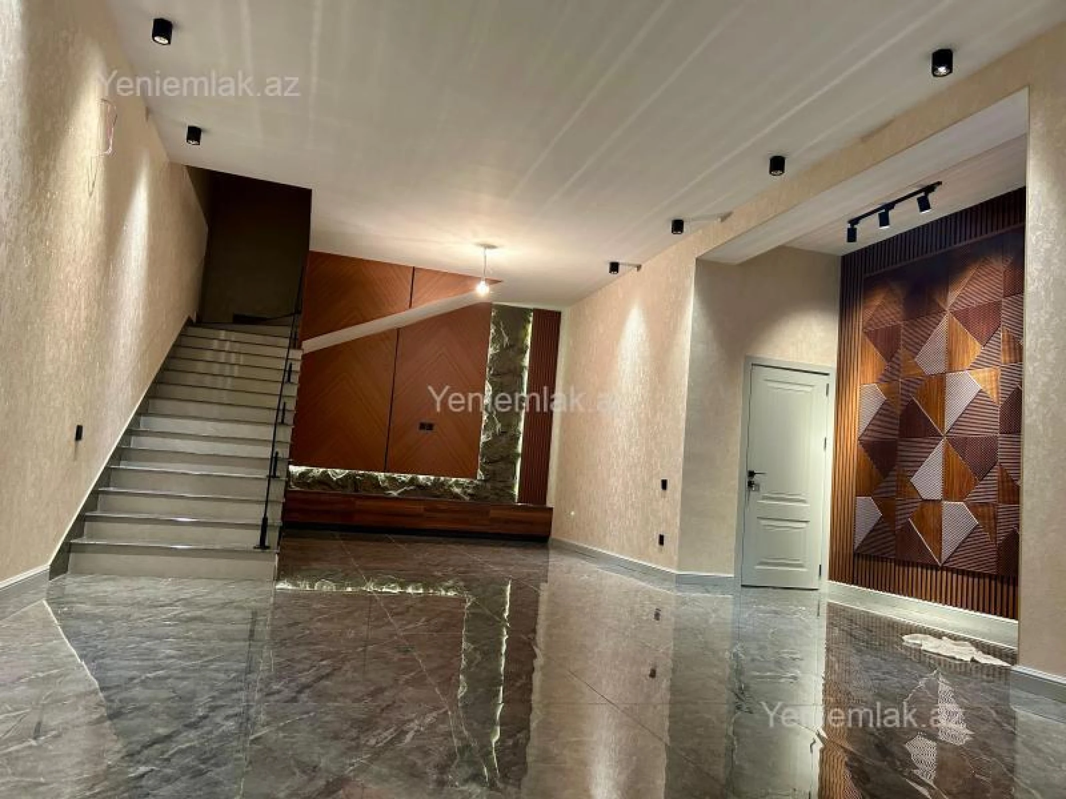 Satılır 5 otaqlı həyət evi 220 m²