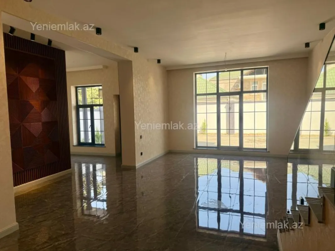Satılır 5 otaqlı həyət evi 220 m²