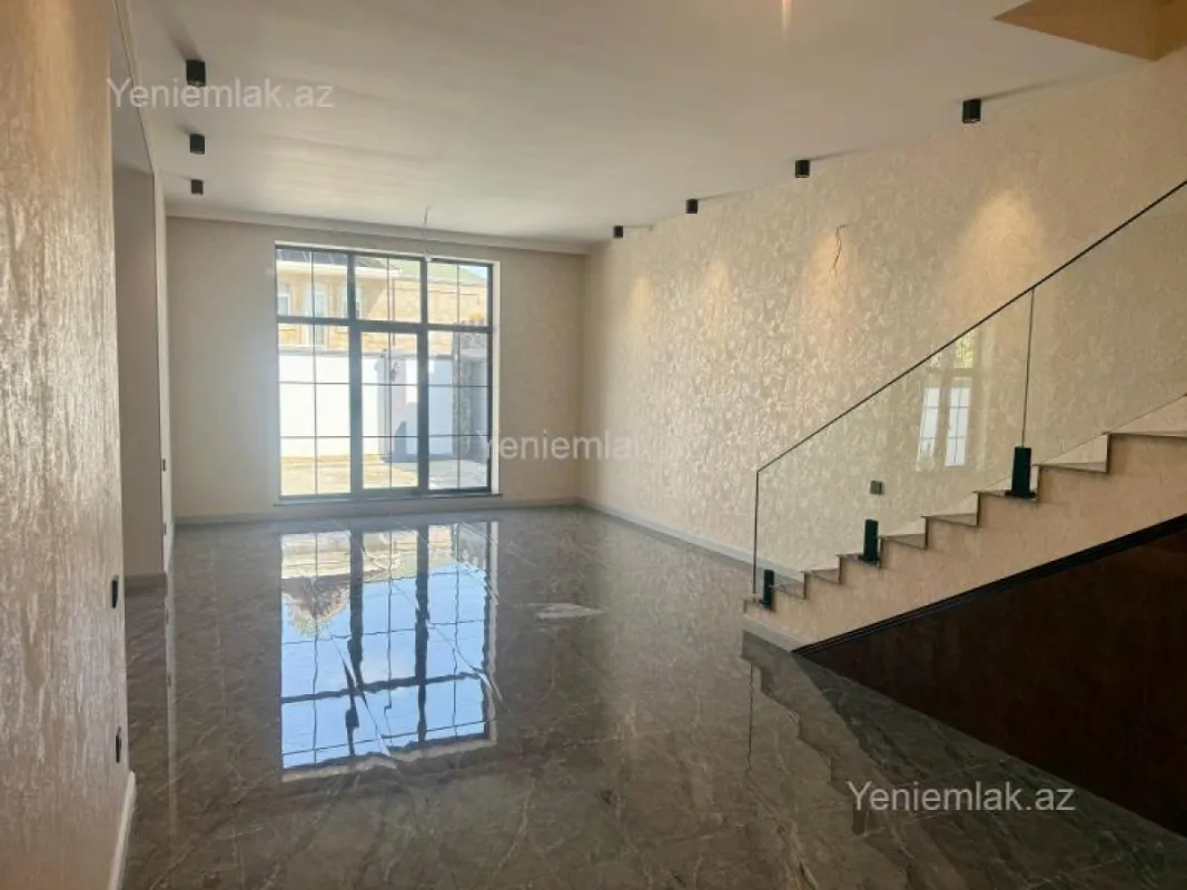 Satılır 5 otaqlı həyət evi 220 m²