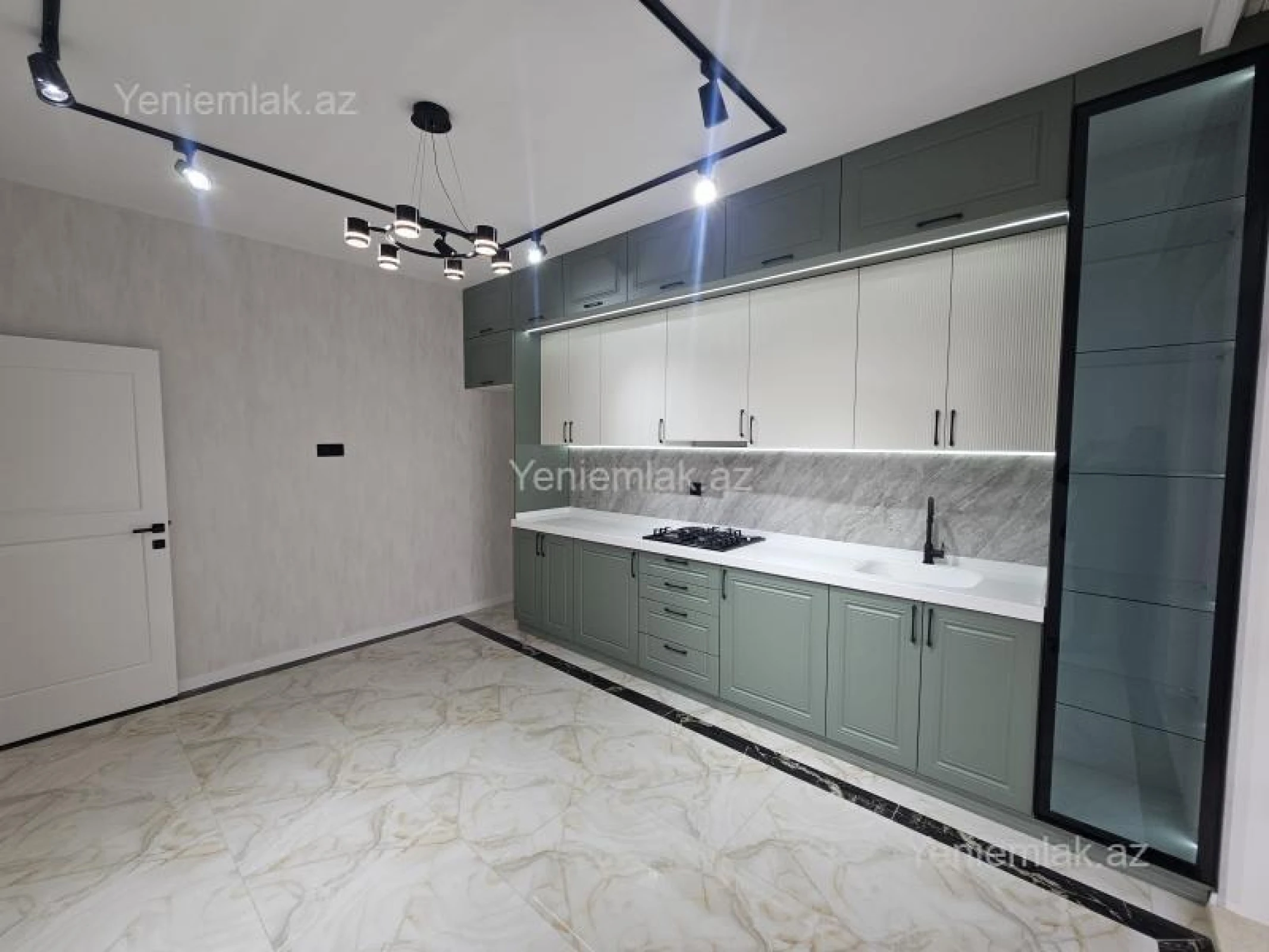 Satılır 5 otaqlı həyət evi 200 m²