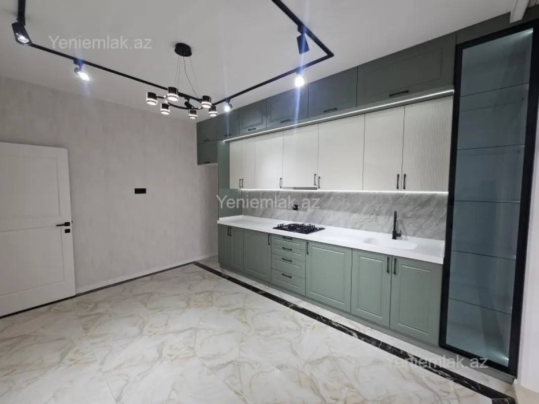 Satılır 5 otaqlı həyət evi 200 m²