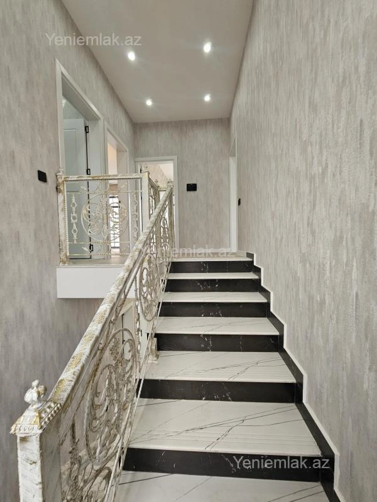 Satılır 5 otaqlı həyət evi 200 m²