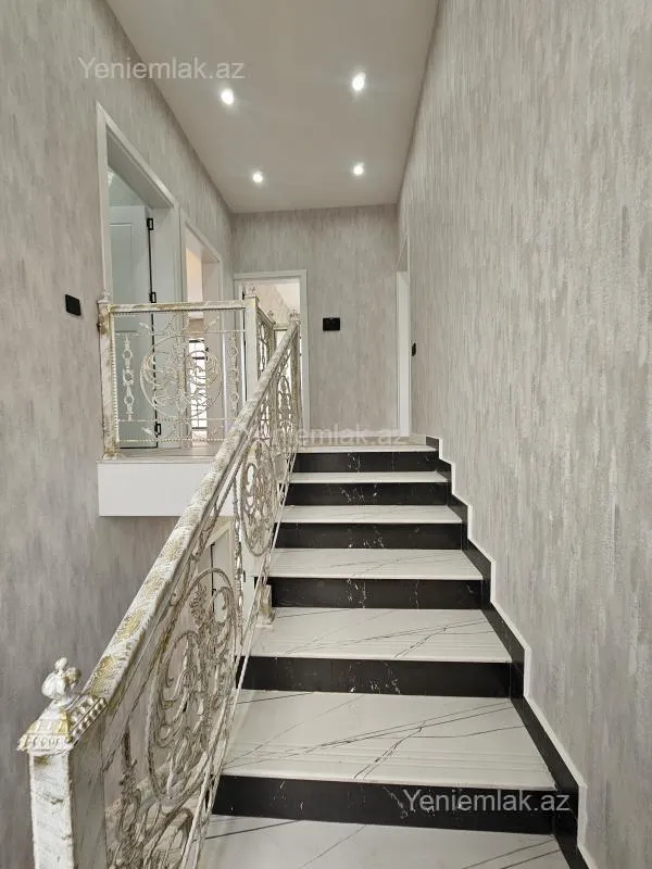 Satılır 5 otaqlı həyət evi 200 m²