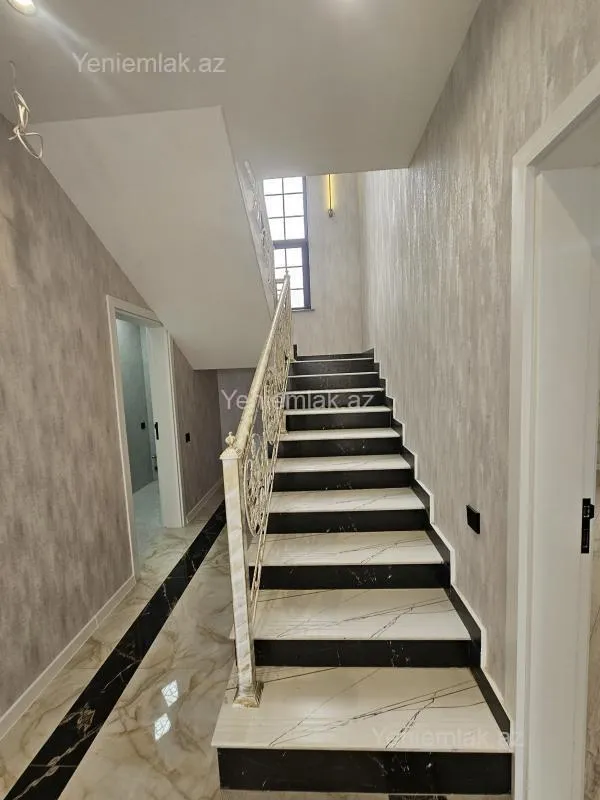 Satılır 5 otaqlı həyət evi 200 m²