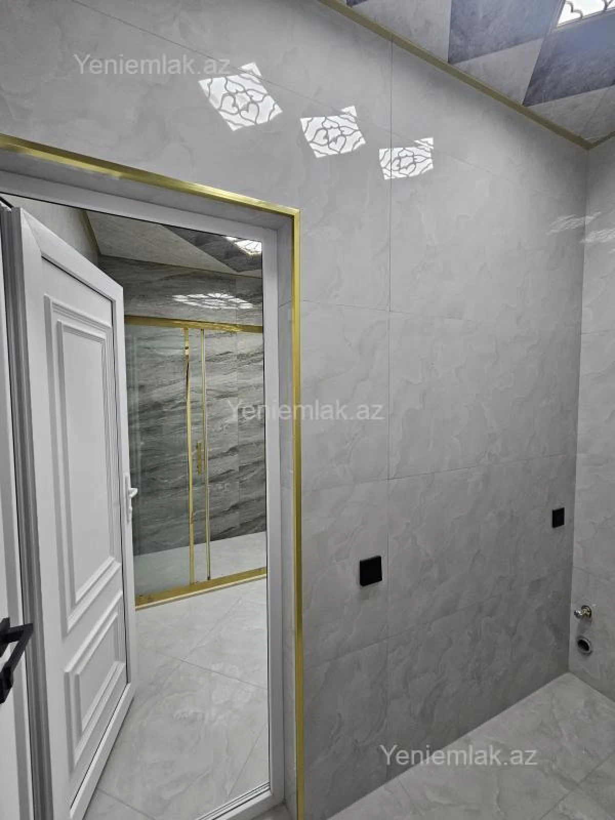 Satılır 5 otaqlı həyət evi 200 m²
