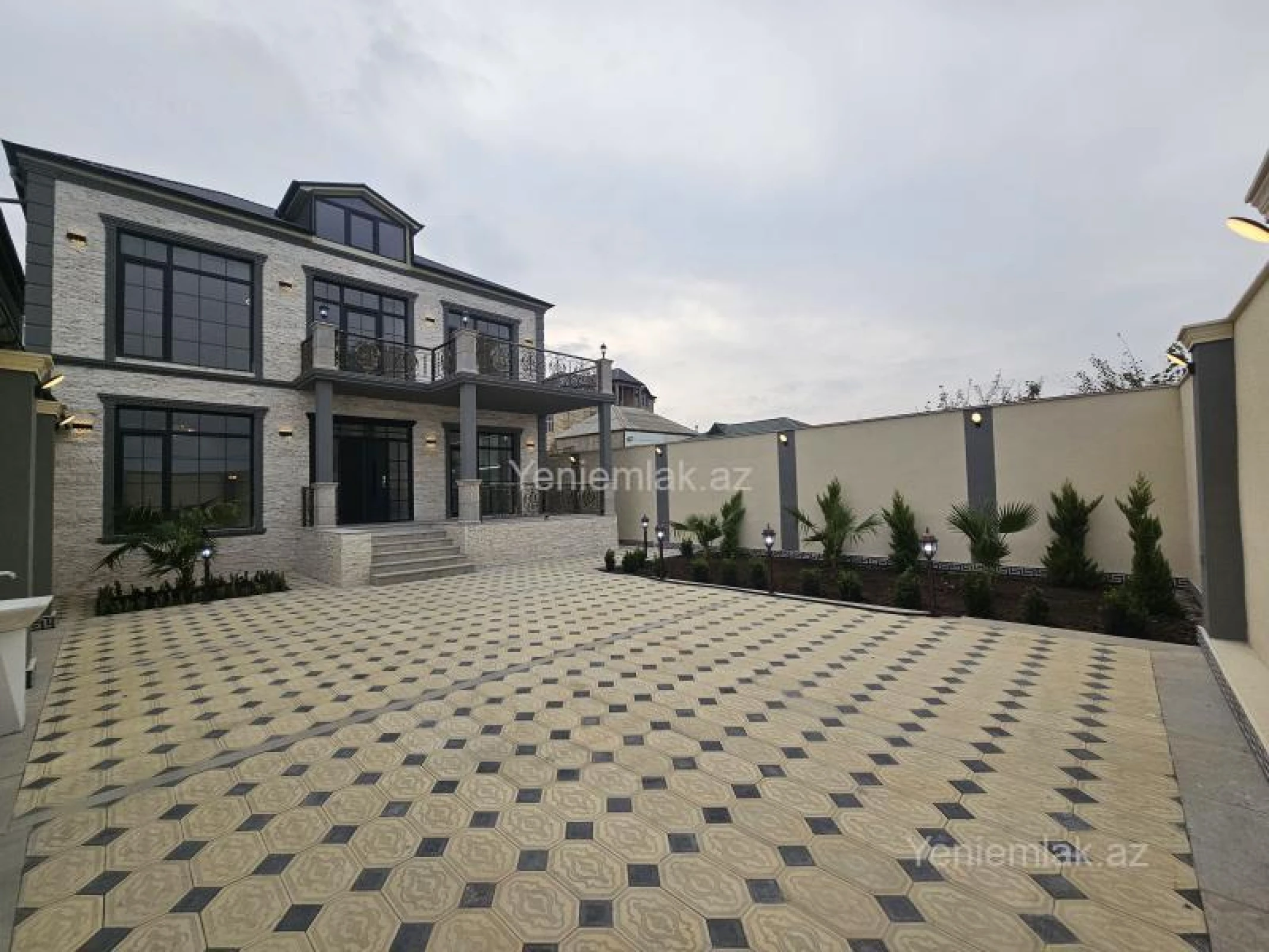 Satılır 5 otaqlı həyət evi 200 m²