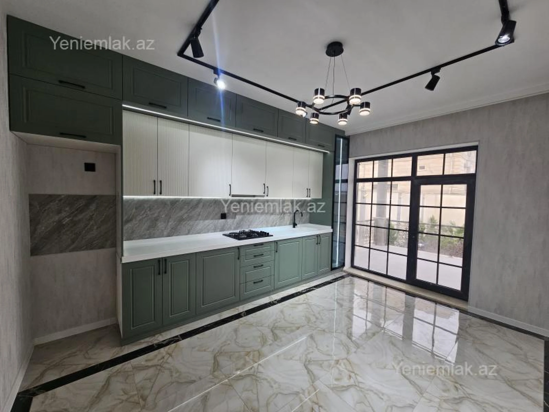 Satılır 5 otaqlı həyət evi 200 m²