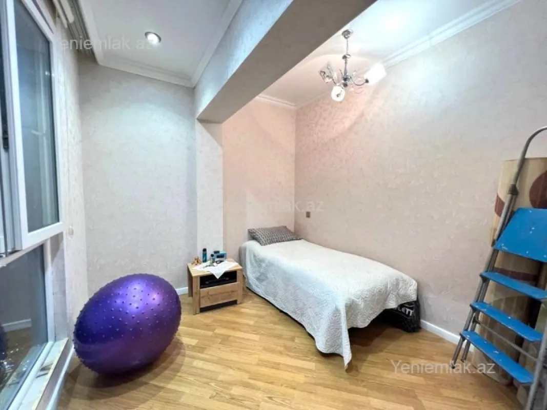 Satılır 3 otaqlı köhnə tikili 77 m²