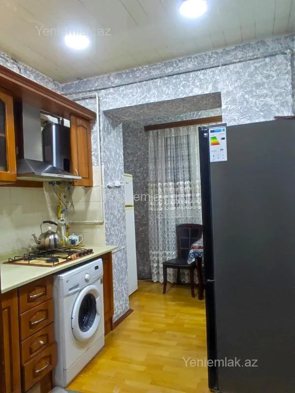 Satılır 2 otaqlı köhnə tikili 70 m²