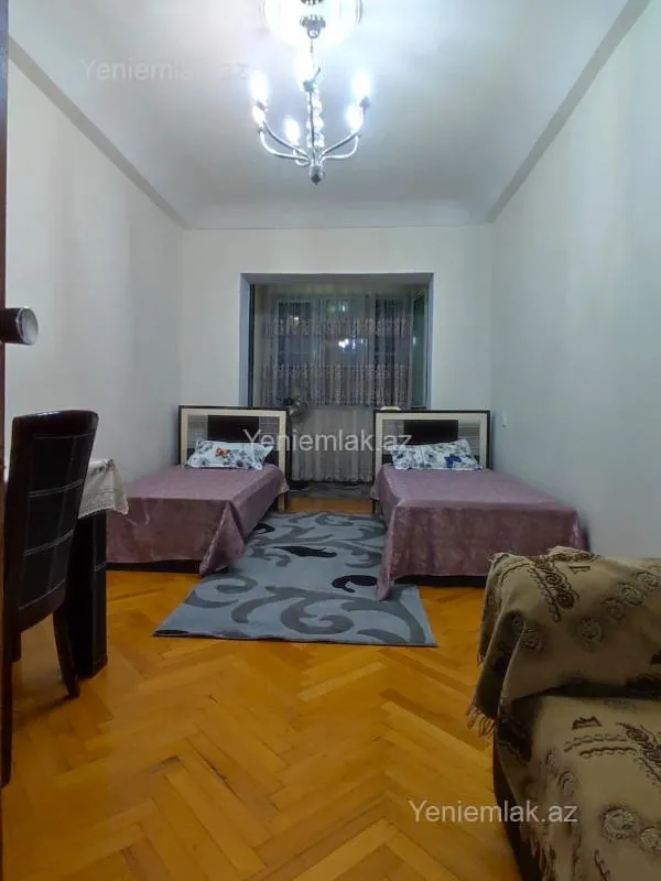 Satılır 2 otaqlı köhnə tikili 70 m²