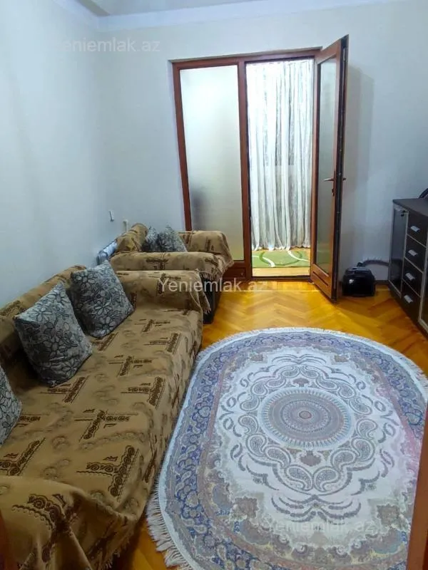 Satılır 2 otaqlı köhnə tikili 70 m²
