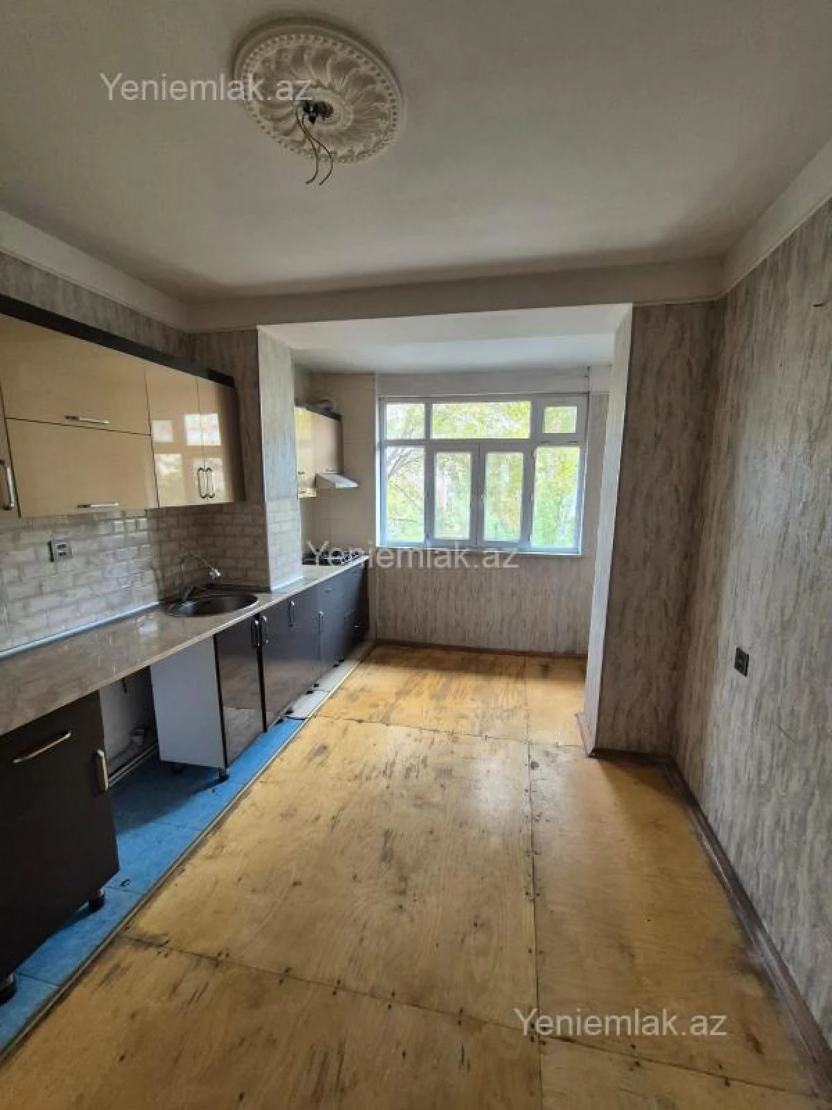 Satılır 3 otaqlı köhnə tikili 70 m²