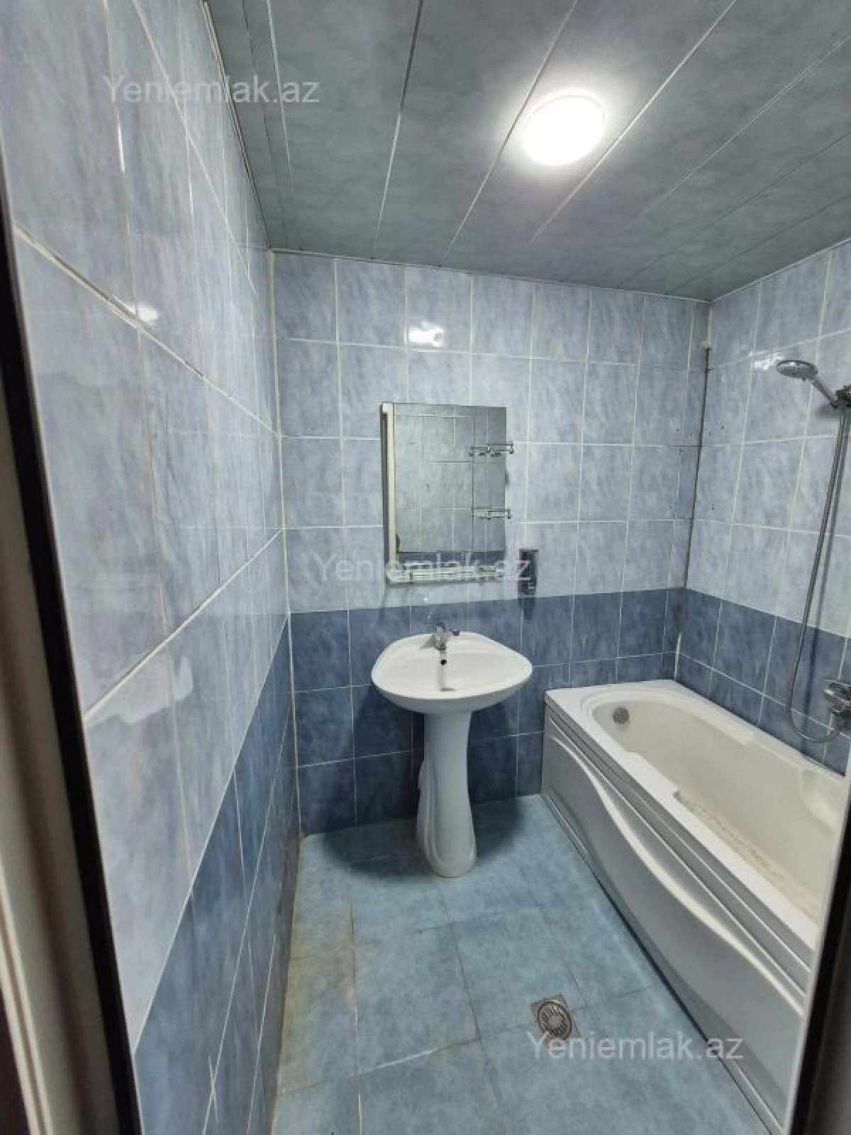 Satılır 3 otaqlı köhnə tikili 70 m²