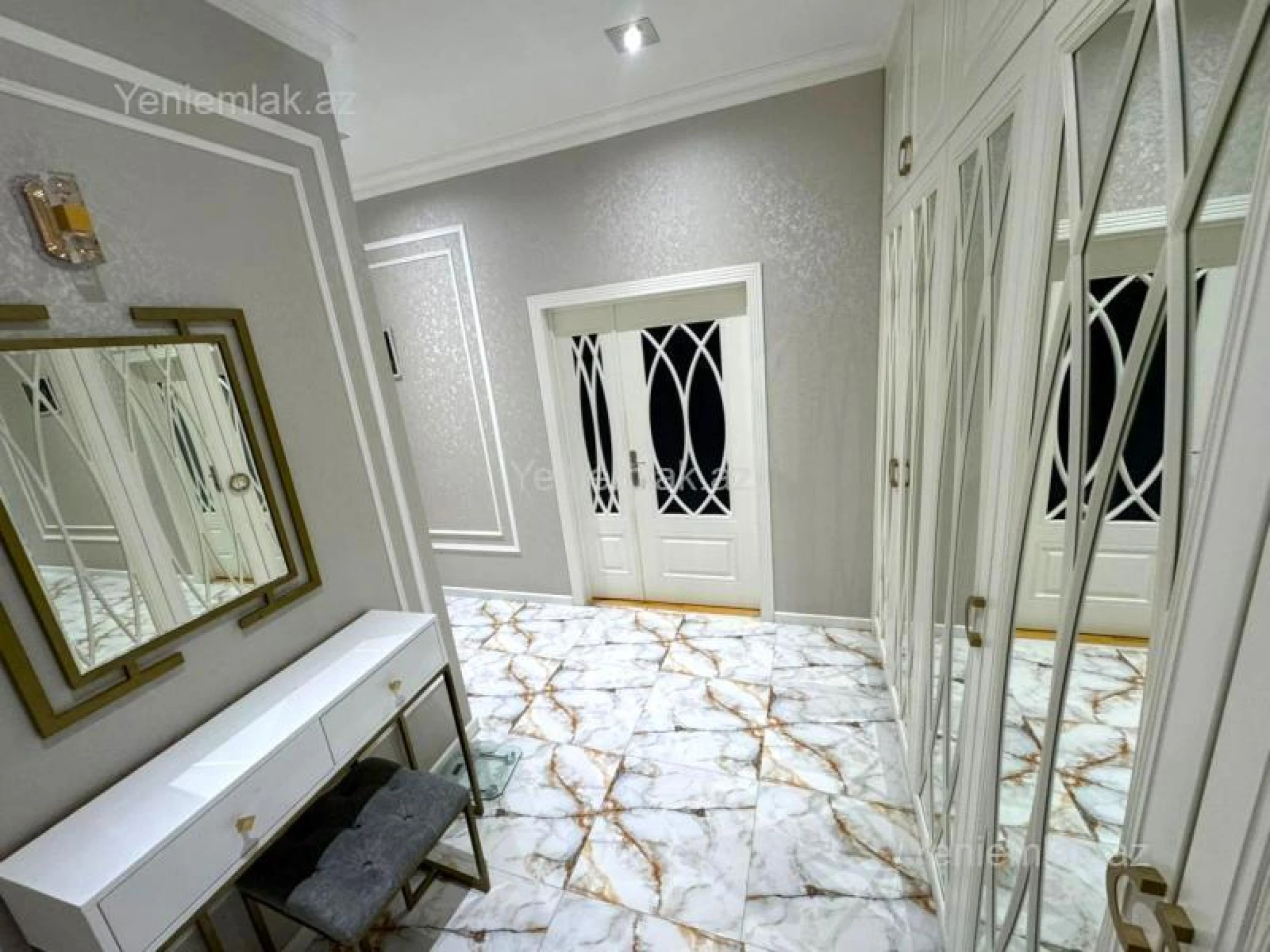 Satılır 4 otaqlı yeni tikili 140 m²