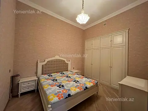 Satılır 4 otaqlı köhnə tikili 150 m²
