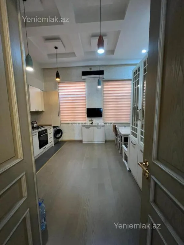 Satılır 4 otaqlı köhnə tikili 150 m²