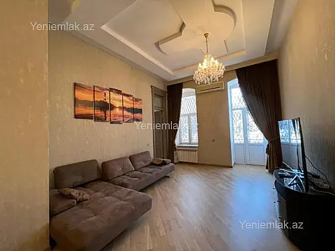 Satılır 4 otaqlı köhnə tikili 150 m²