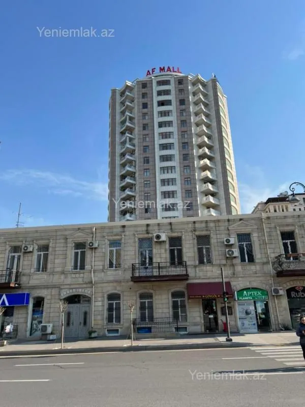 Satılır 4 otaqlı köhnə tikili 150 m²