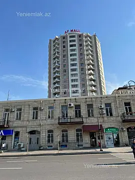 Satılır 4 otaqlı köhnə tikili 150 m²