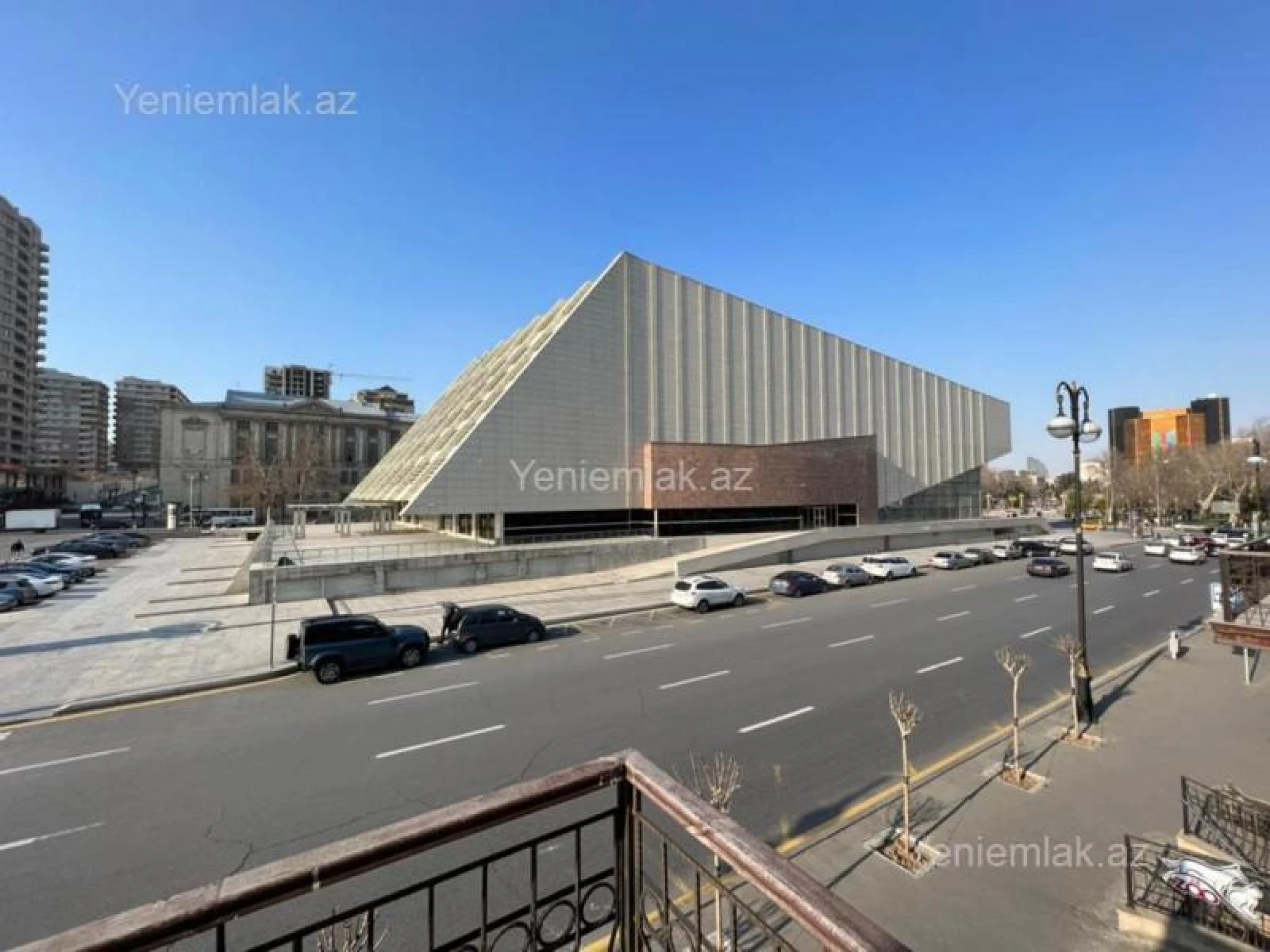 Satılır 4 otaqlı köhnə tikili 150 m²