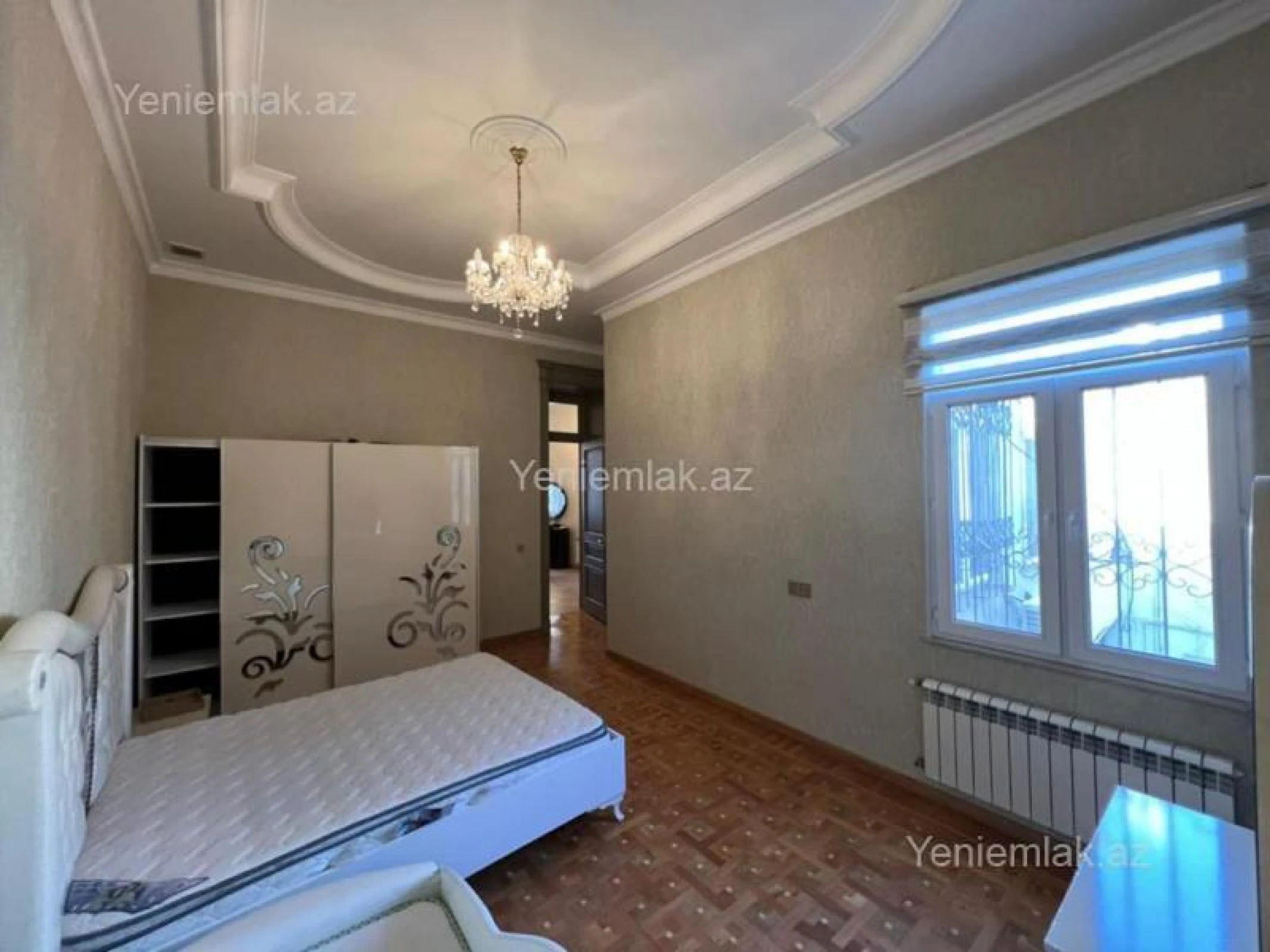 Satılır 4 otaqlı köhnə tikili 150 m²